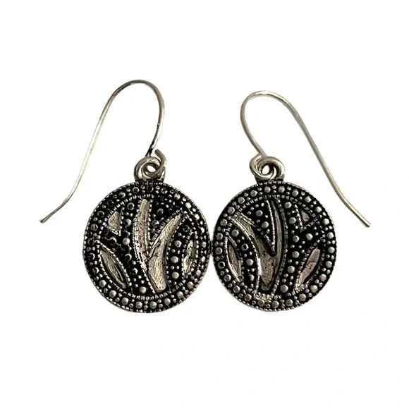 Metal Design Small Round Dangle Earrings - Picture 11 of 11